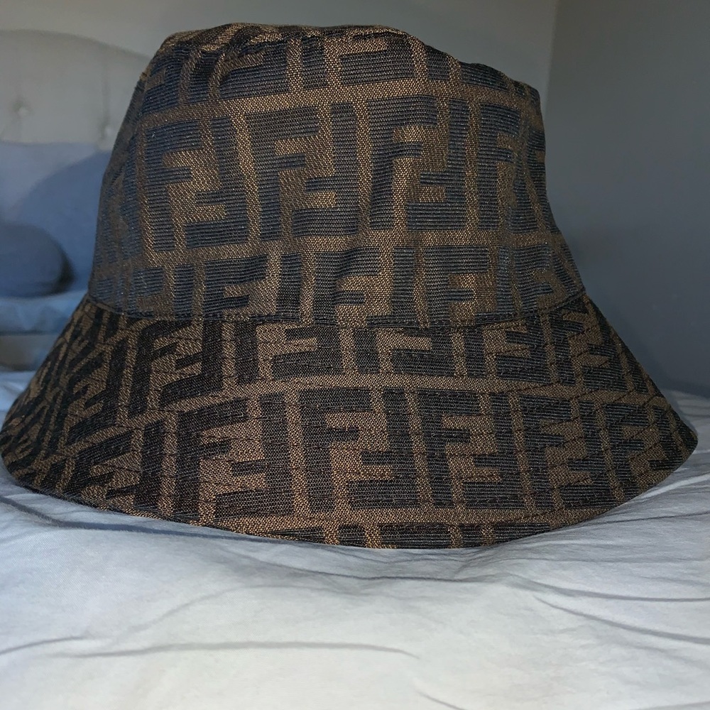 Fendi bucket hat size medium